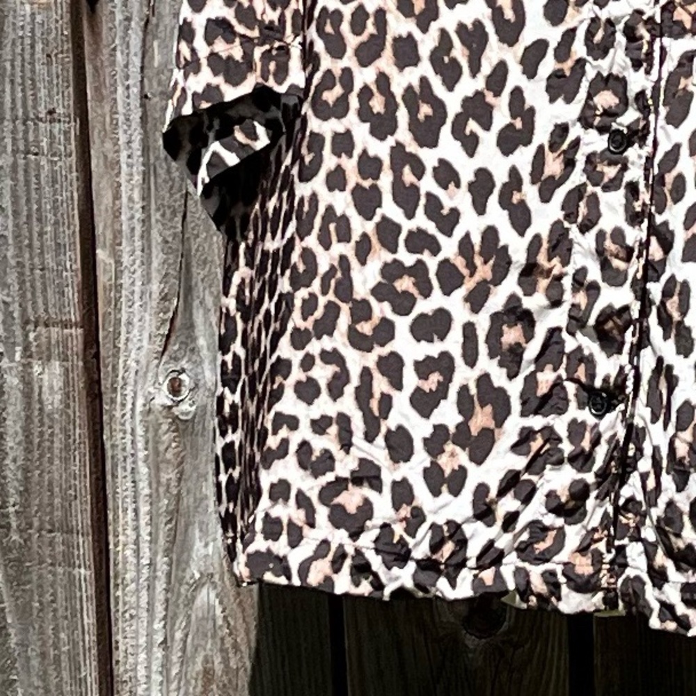 H&M Leopard Print Top Size Medium - image 8